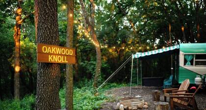 Oakwood Knoll - Vintage Camping Trailer