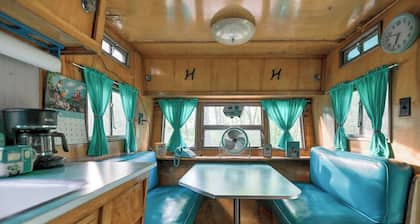 Oakwood Knoll - Vintage Camping Trailer