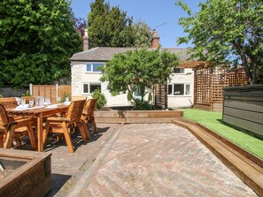 Outdoor dining - Pennal Cottage (Oswestry)