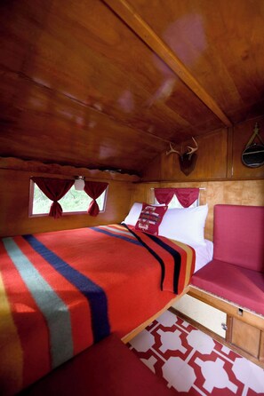 3 bedrooms, bed sheets