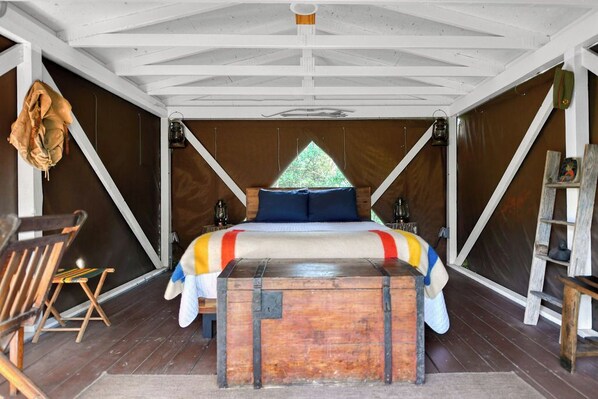 4 bedrooms, bed sheets