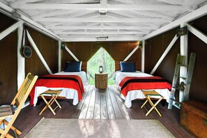 4 bedrooms, bed sheets