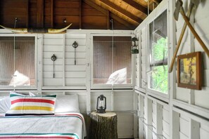 3 bedrooms, bed sheets - The Highlands - Group Cabin Retreat (Troy)