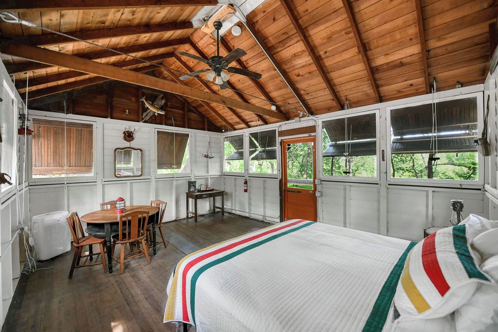 2 bedrooms, bed sheets