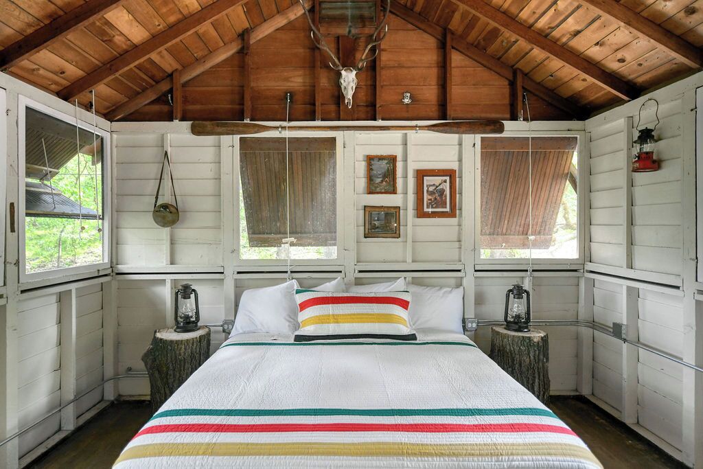 2 bedrooms, bed sheets