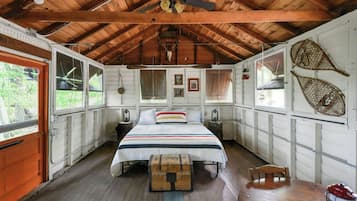 2 bedrooms, bed sheets