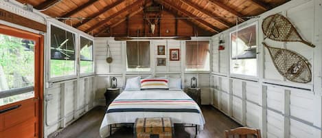 2 bedrooms, bed sheets