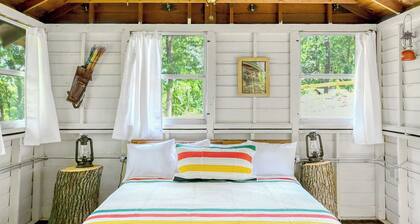 Sun View - Antique Scout Cabin Suite