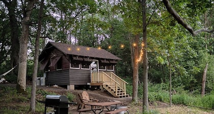 Deer Run - Antique Scout Cabin Suite