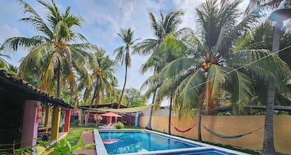 Charming 3-bedroom cabin with AC, WiFi in the beaches of Sonsonate