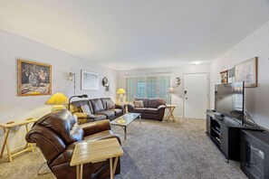 Smart TV - Pet-Friendly Sun City Retreat Near Golf & Shops (Sun City)