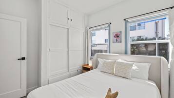 2 habitaciones, escritorio, tabla de planchar con plancha y wifi gratis