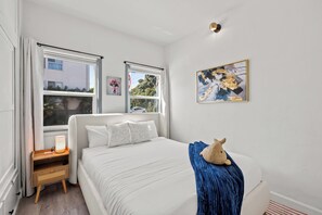 2 habitaciones, escritorio, tabla de planchar con plancha y wifi gratis 