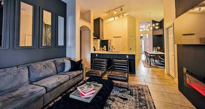 Chic 3 BR w/ Pool Near Disney Magic