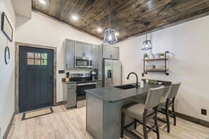 Micro-ondes, four, plaque de cuisson, lave-vaisselle