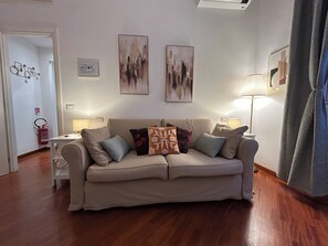 Smart TV - Domus Vittoria, the ideal apartment for your family in the Vatican area (Roma)