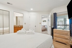 4 bedrooms, iron/ironing board, free WiFi, bed sheets
