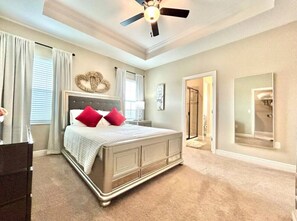 Desk, iron/ironing board, free WiFi - -homeresort Style with Amenities (Kissimmee)