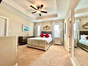 Desk, iron/ironing board, free WiFi - -homeresort Style with Amenities (Kissimmee)