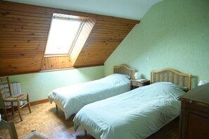 1 bedroom, bed sheets