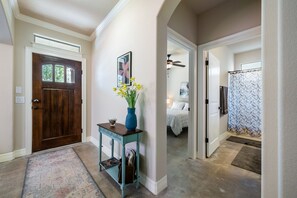 3 soverom, skrivebord, strykejern/-brett og wi-fi (inkludert)