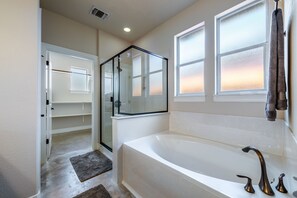 Shower, hair dryer, towels, soap - @ Mueller! Charming One-Story 3/3 Home Central Austin (Austin)