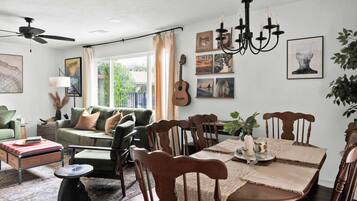 Smart TV, fireplace, books, music library