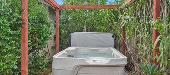 The Songbird 99 - Pool, Hot Tub, Pet Friendly, EV