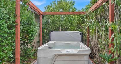 The Songbird 99: Pool, Hot Tub, Pet Friendly, EV