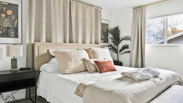 3 Schlafzimmer, Schreibtisch, Bügeleisen/Bügelbrett, Reisekinderbett