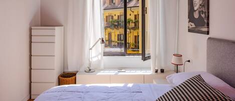 1 habitación, tabla de planchar con plancha, wifi gratis y ropa de cama