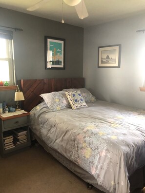 2 bedrooms, iron/ironing board, WiFi, bed sheets - Walking Distance to US Open 0.5 Mi-Ranch House w/ parking, 2-bedroom w/ AC, WiFi (Verona)