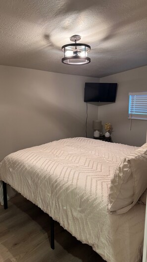 2 bedrooms, iron/ironing board, WiFi, bed sheets - 4 Beds in the center of Cedar City (Cedar City)