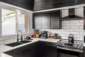 Micro-ondes, four, plaque de cuisson, lave-vaisselle