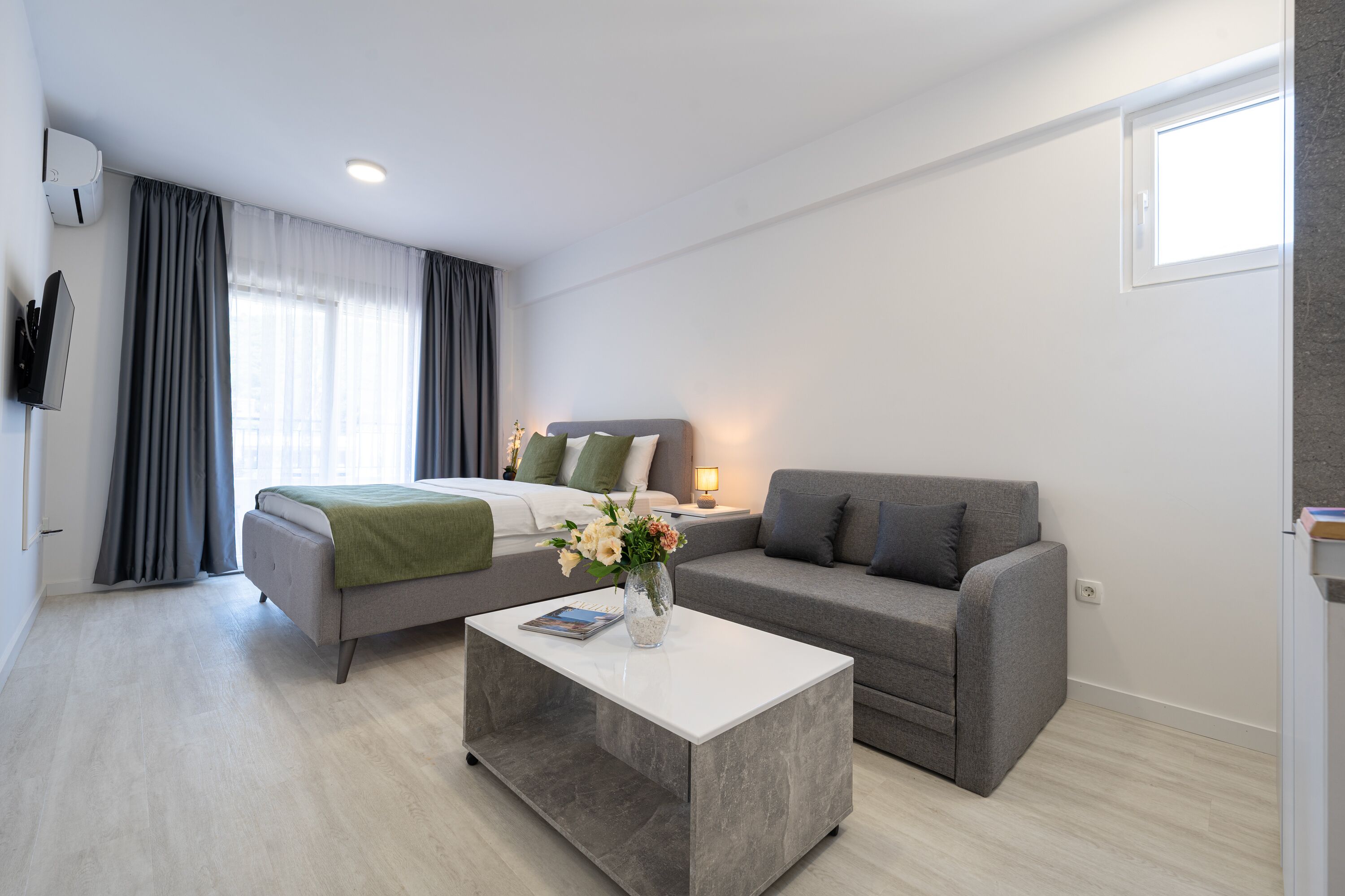 Premium bedding, Select Comfort beds, cribs (free), WiFi (free)