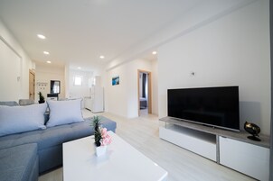 Family Suite, Balcony, City View | Premium bedding, Select Comfort beds, free cribs/infant beds, free WiFi