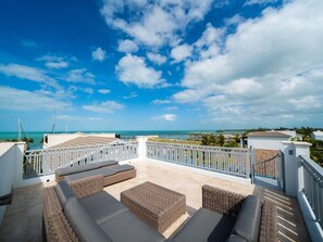 Hus, delvis havutsikt | Eksteriør