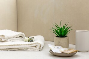 Dusj, hårføner og bidé