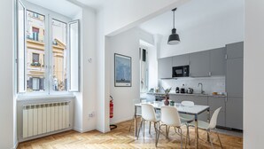 Coffee/tea maker, fridge, microwave, oven