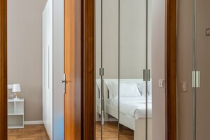 2 bedrooms, desk, iron/ironing board, WiFi - iFlat | New Refined Apartment Near the Vatican (Rome)