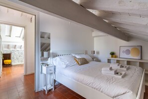 3 bedrooms, desk, iron/ironing board, WiFi