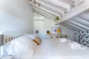 3 bedrooms, desk, iron/ironing board, WiFi