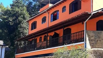 Fachada da propriedade