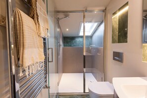 Dusche, Haartrockner, Bidet
