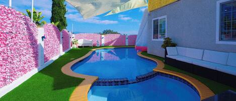 Kolam renang outdoor