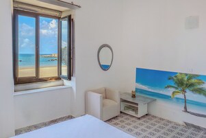 Apartment, Balcony, Sea View | Living area