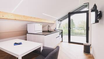 Kühlschrank, Mikrowelle, Ofen, Geschirrspüler