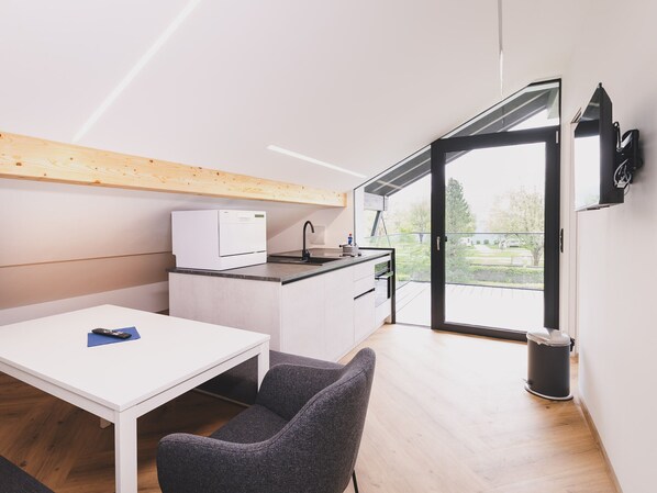 Fridge, microwave, oven, dishwasher