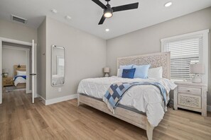 4 Schlafzimmer, Schreibtisch, Bügeleisen/Bügelbrett, Reisekinderbett