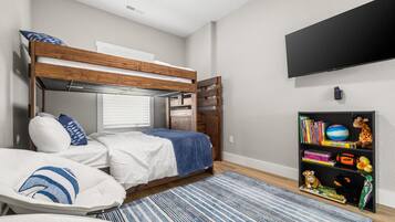 4 bedrooms, desk, iron/ironing board, travel crib